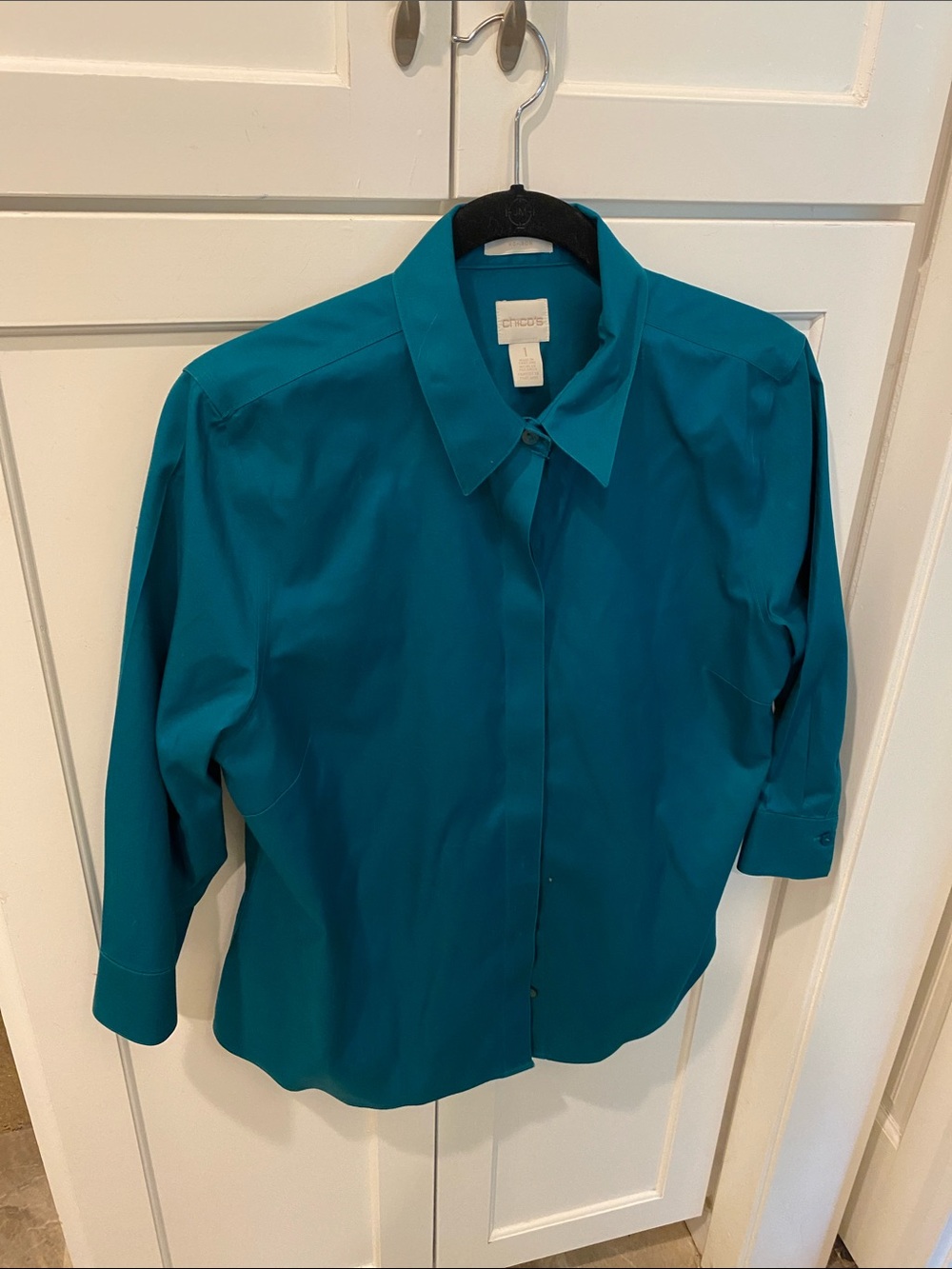 Chico's Emerald Green front Button no iron blouse